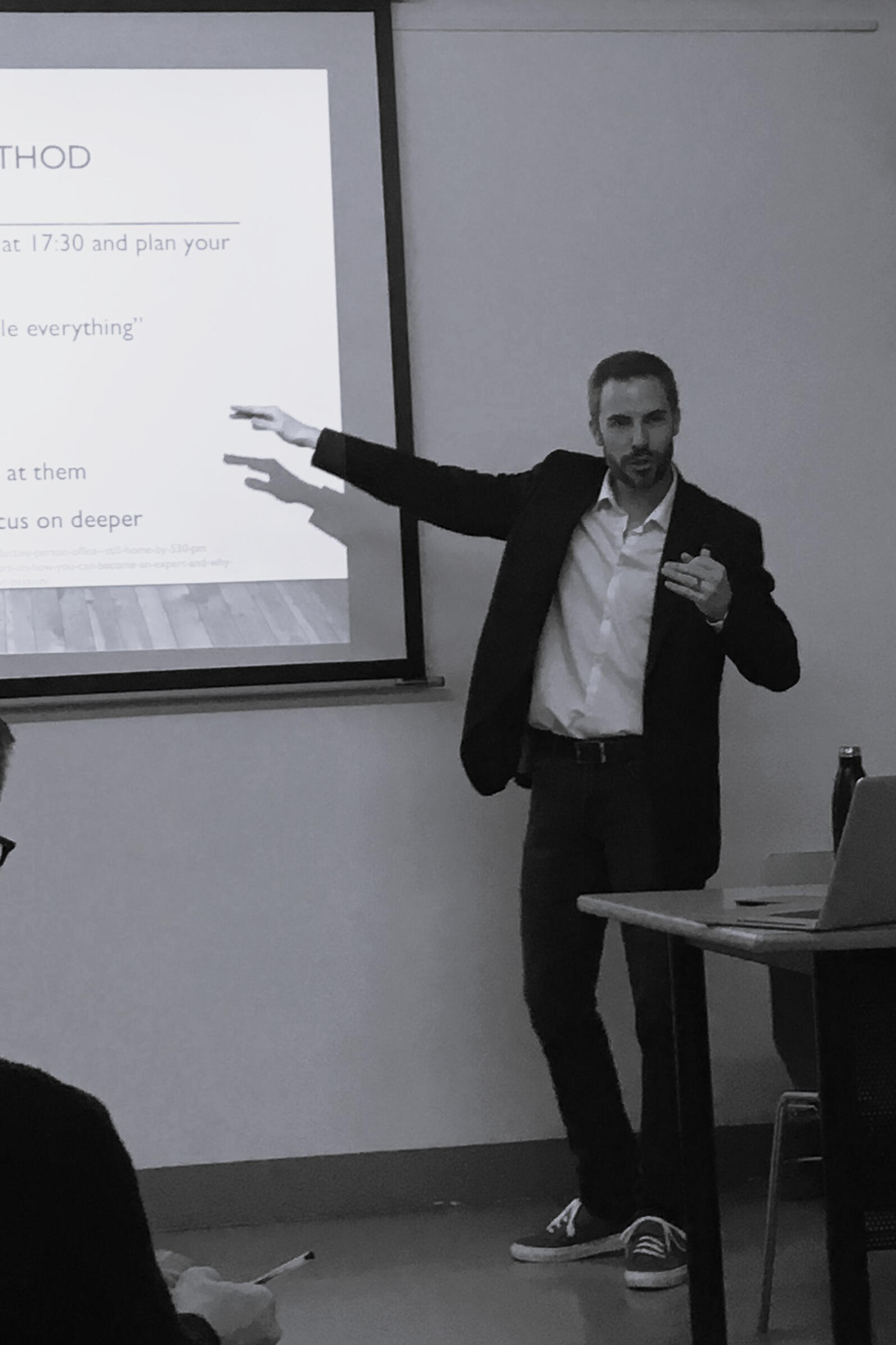 Servizi di Formazione Trainer insegnante gruppo di adulti
